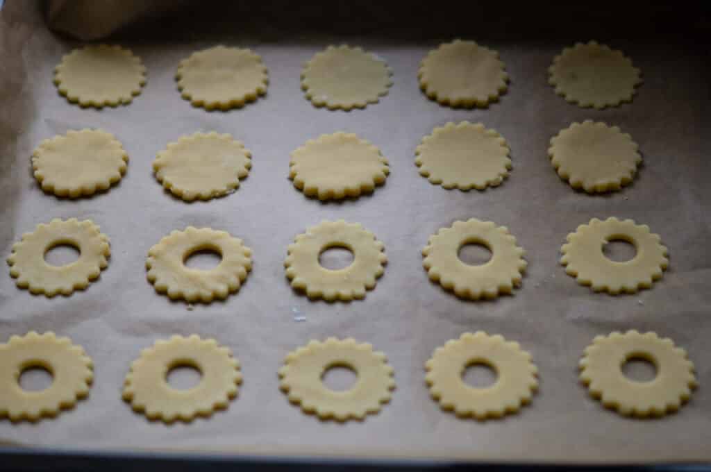 Spitzbuben aus dem Thermomix® 7 plaetzchen vor dem backen