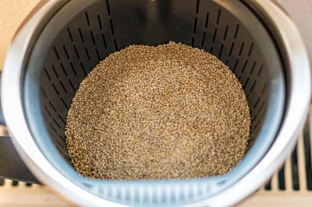 Quinoasalat aus dem Thermomix® 6 quinoa einwiegen