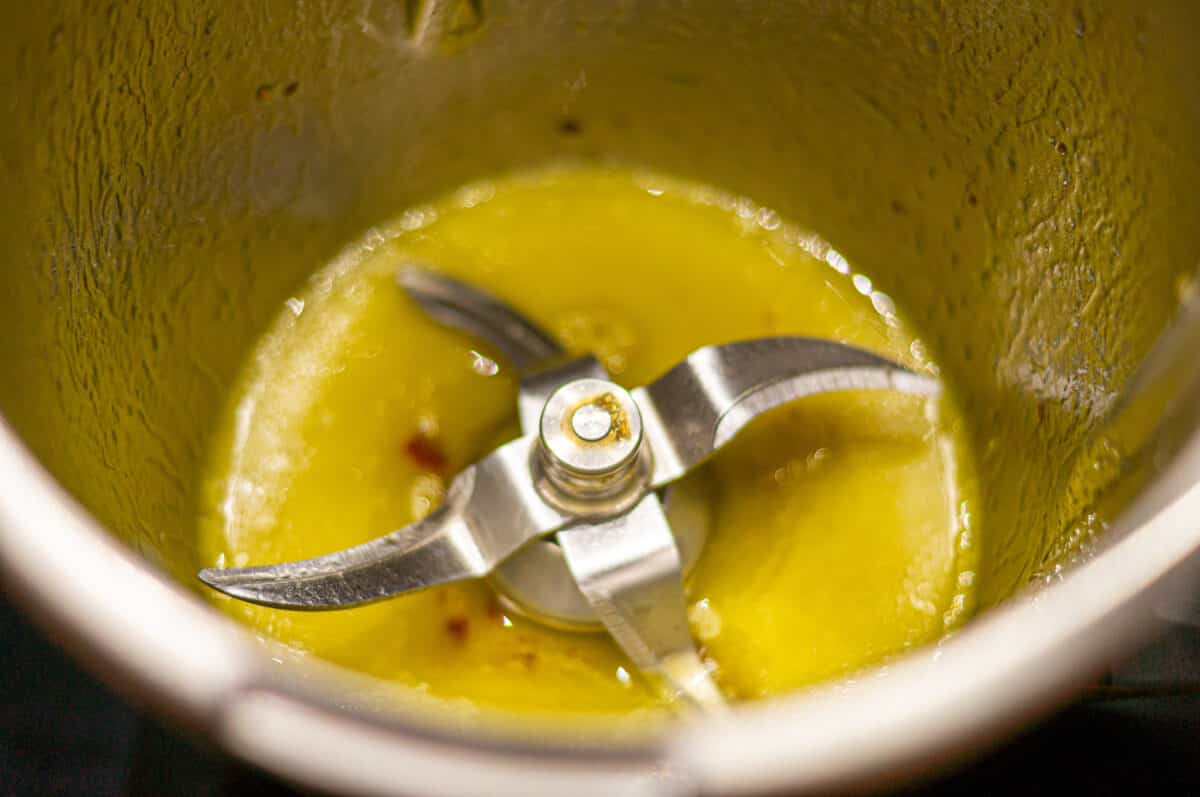 Blitz-Nudelsalat Thermomix®: Linkslauf schont Tomate 3 Dressing im Mixtopf