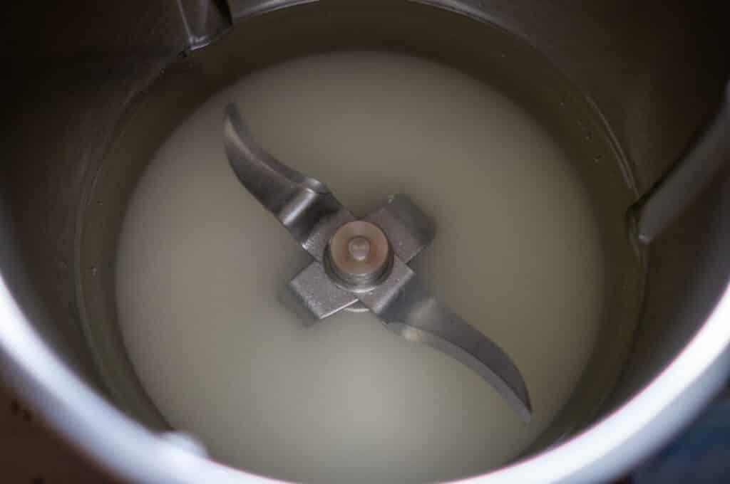 Heiße Liebe Likör Thermomix® (25 Portionen, über Nacht) 5 wasser zucker im mixtopf kochen