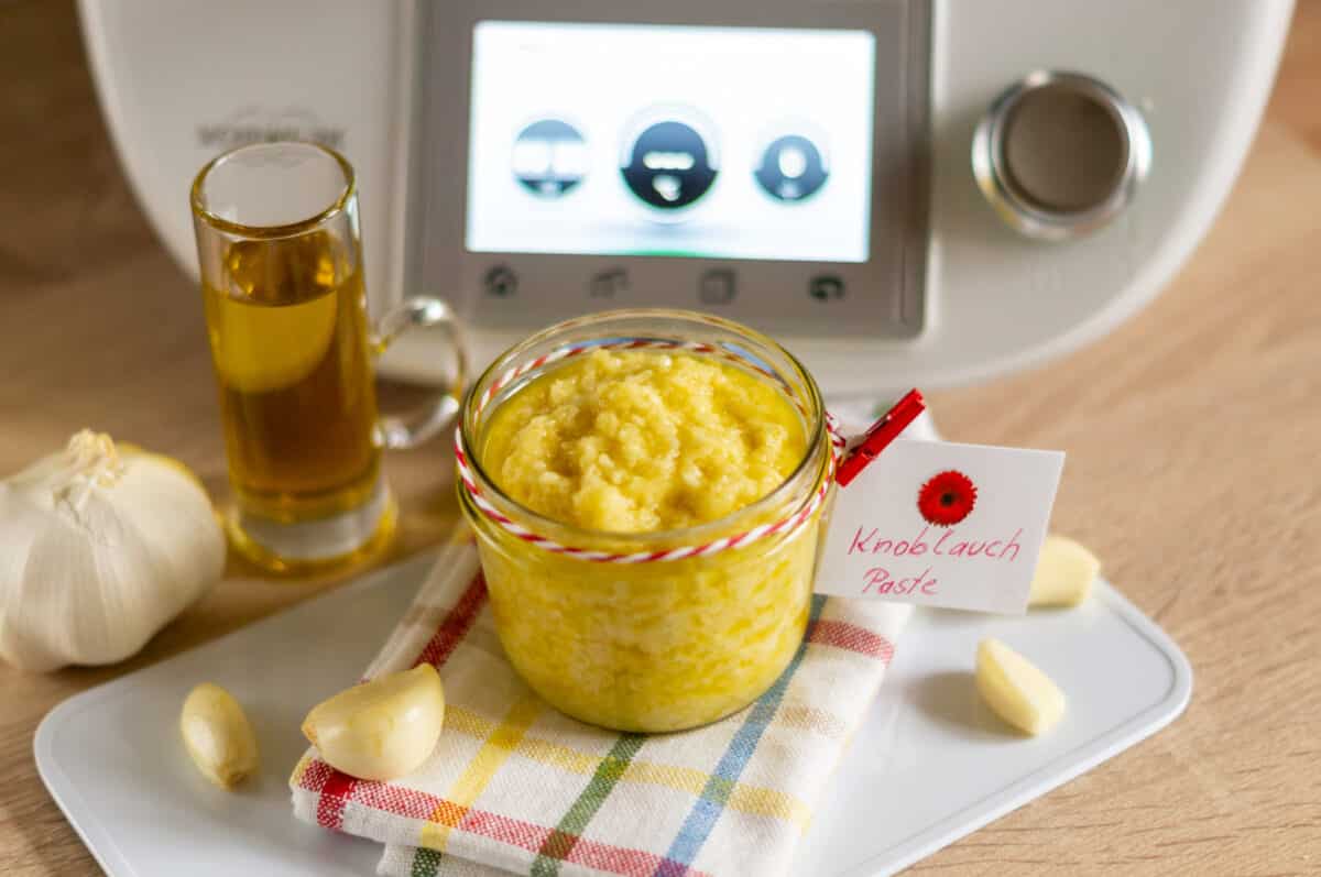 Saisonkalender Winter · Was hat im Winter Saison 34 Knoblauchpaste/Knoblauchgrundstock aus dem Thermomix®