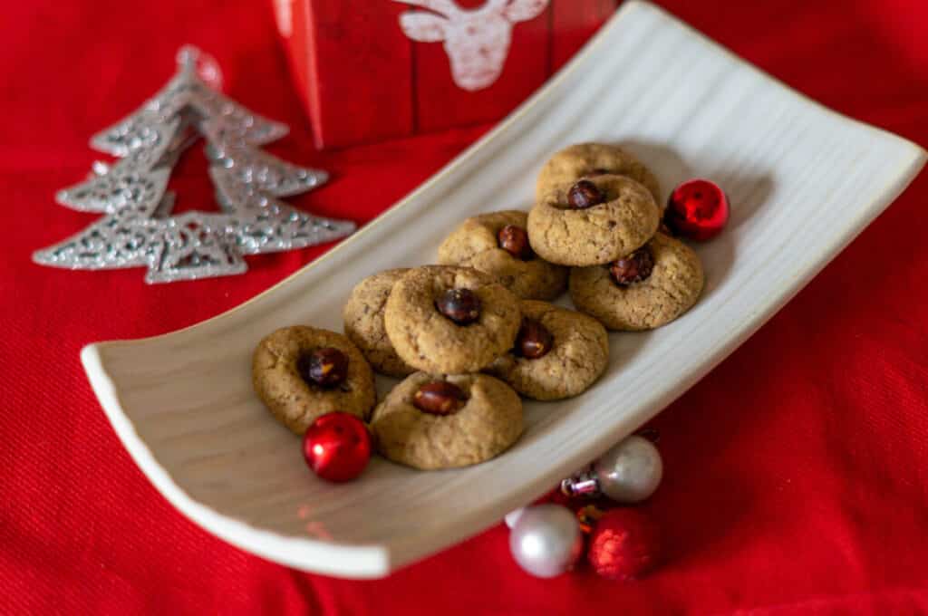 Nussküsschen aus dem Thermomix® 12 nusskuesschen servieren