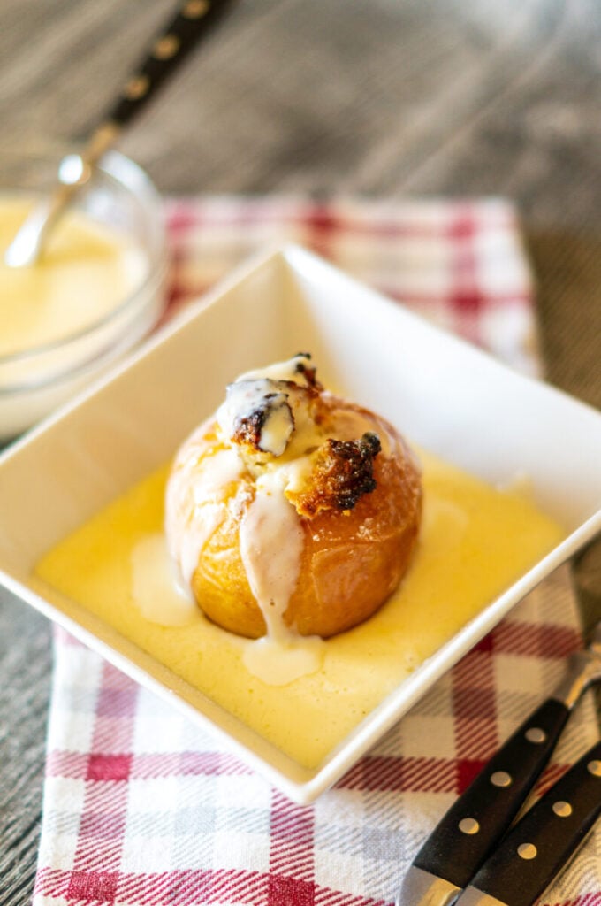 Das perfekte Winterdessert - Bratapfel mit Vanillesauce