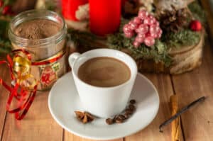 Weihnachts-Cappuccino frisch gemixt