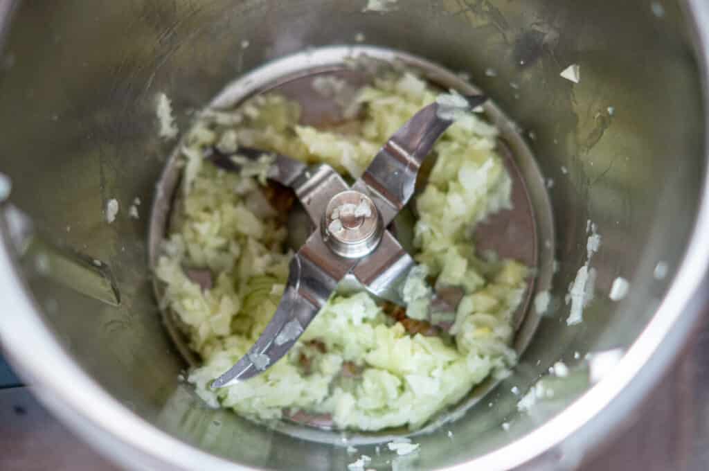Ofenfrikadellen Thermomix®: würzig ohne Anbraten 5 zwiebeln knoblauch anduensten