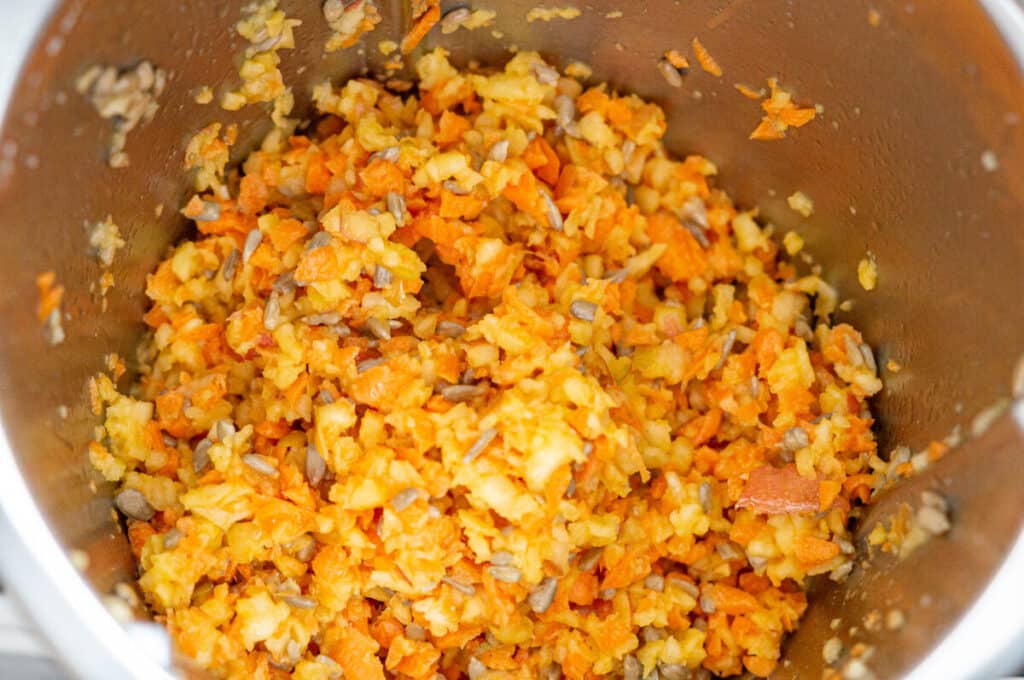 Apfel-Karotten-Rohkost Thermomix®: 15 Min, 4 Portionen 6 apfel moehren salat im mixtopf