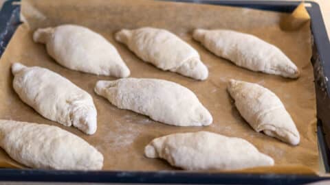 Baguette Brötchen vor dem Backen