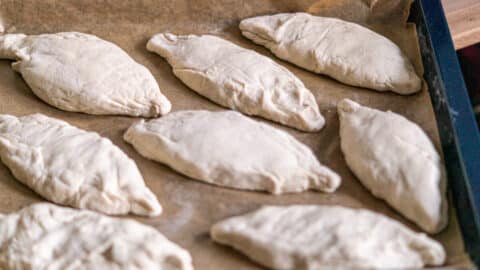 Brötchen nach dem Gehen wenden