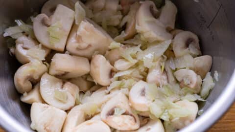 Champignons im Mixtopf andünsten