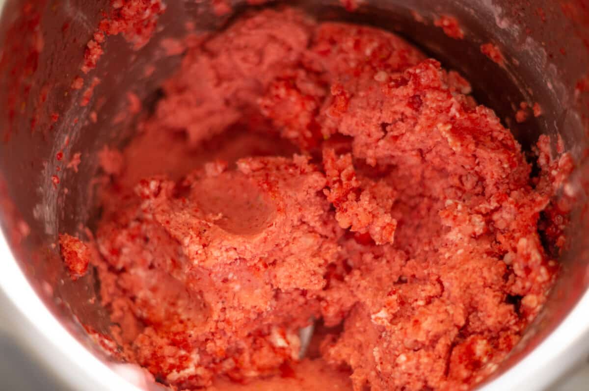 Schnelle Erdbeer-Nicecream aus dem Thermomix® – ohne Zucker 3 Erdbeer-Nicecream im Thermomix® gemixt