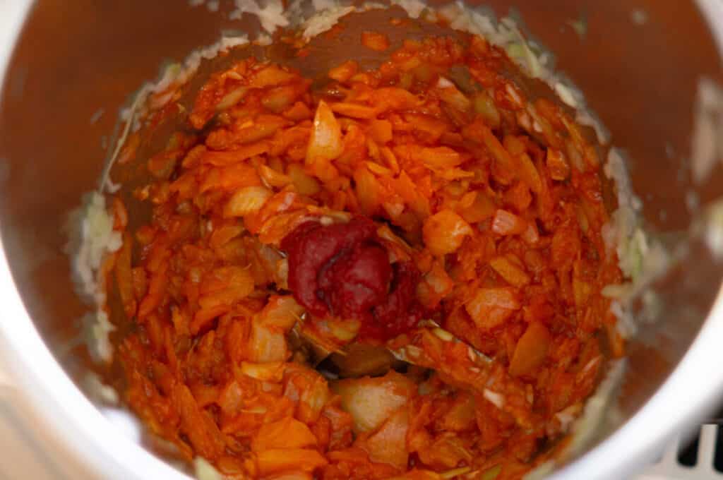 Rindergulasch Thermomix®: zart in 90 Minuten 6 gemuese und tomatenmark