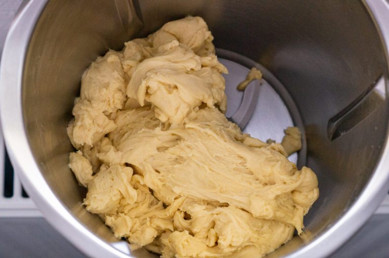 Süßer Hefeteig aus dem Thermomix® Grundrezept