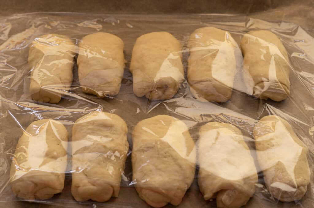 Milchbrötchen aus dem Thermomix® 12 milchbroetchen auf backblech gehen lassen