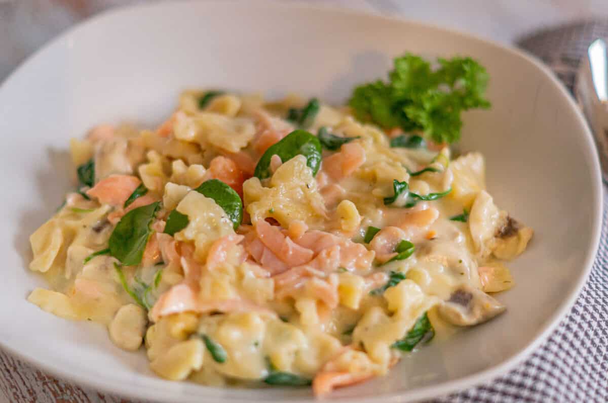 Spinat im Thermomix® · Saison plus 10 Rezepte 8 One-Pot Lachsnudeln aus dem Thermomix®
