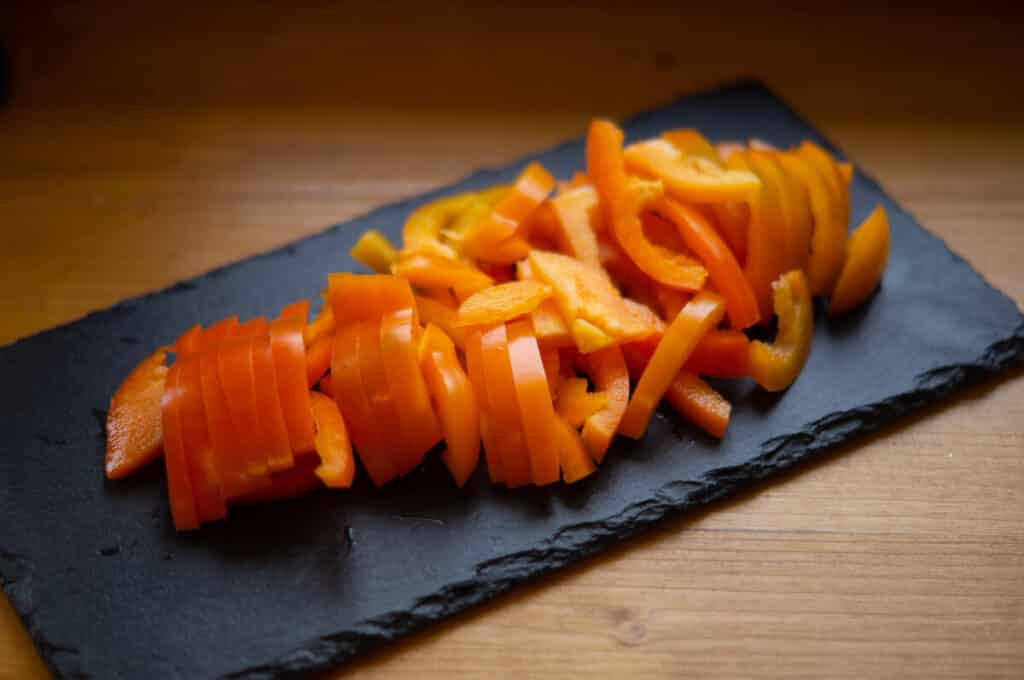 Rindergulasch Thermomix®: zart in 90 Minuten 9 paprika schneiden