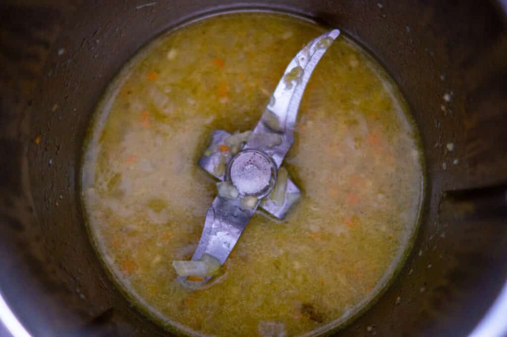Salatdressing auf Vorrat Thermomix® (3 Wochen haltbar) 6 salatdressing zutaten mixtopf