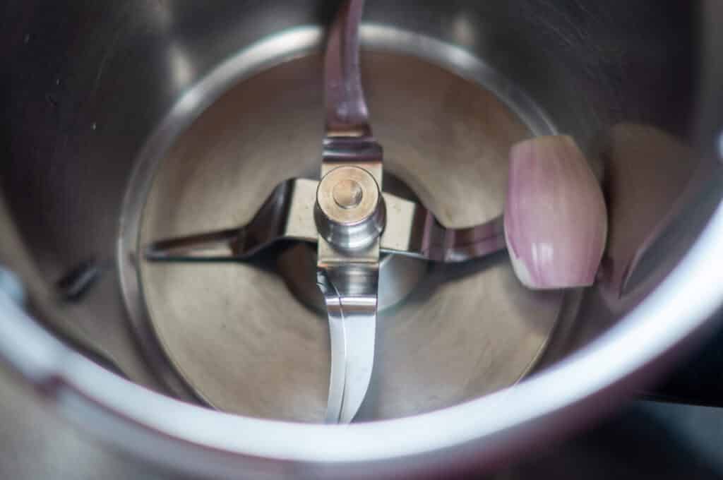 Schnelles Kürbisgemüse aus dem Thermomix® 7 schalotte im mixtopf hacken