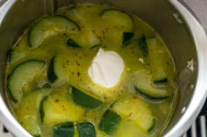 Zucchini gekocht im Mixtopf