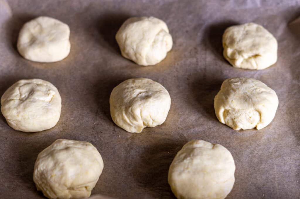 Laugenbrötchen aus dem Thermomix® 9 broetchen schleifen