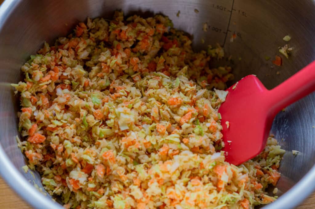 Waldorfsalat aus dem Thermomix® 6 gemuese zerkleinert im mixtopf