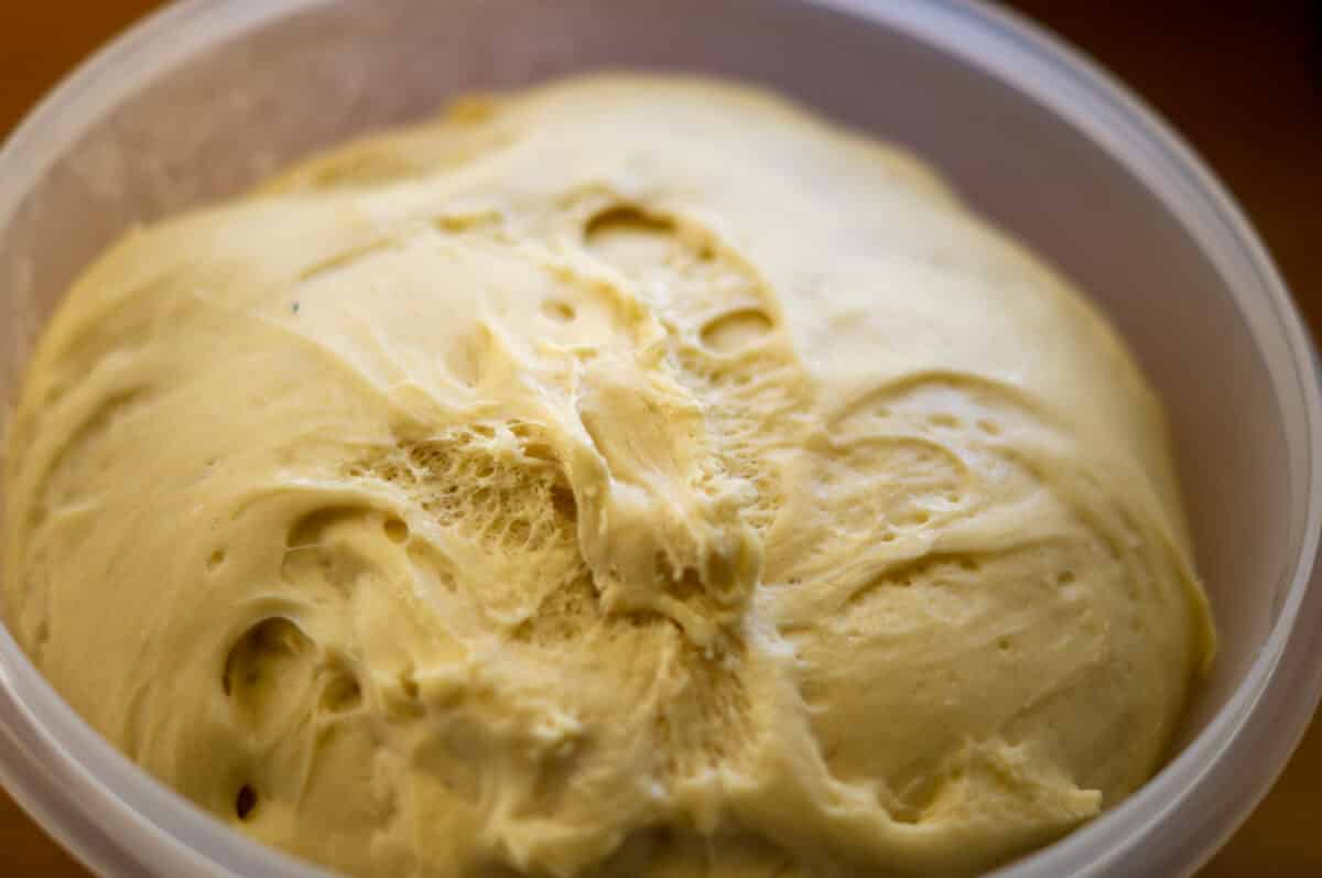 Baguette mit Kräuterbutter aus dem Thermomix® 3 Hefeteig gehen lassen