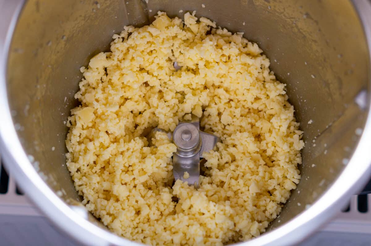 Nudelauflauf aus dem Thermomix® 2 Käse zerkleinern im Thermomix