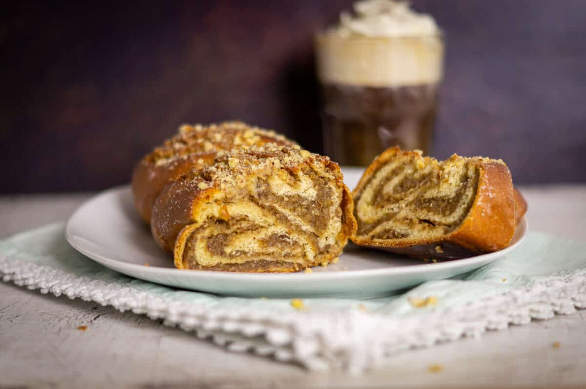 Vegetarisch im Thermomix®: 580 fleischlose Rezepte 12 Nusszopf aus dem Thermomix®