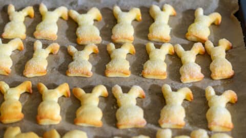 Quarkölhasen mit Butter und Zucker