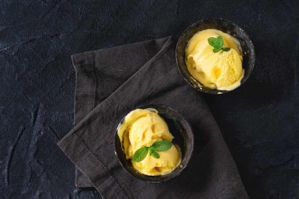 Schnelles Mango-Kokos-Eis aus dem Thermomix®