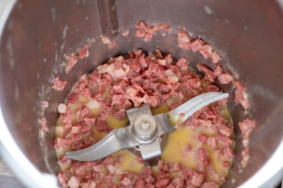 Nudelauflauf aus dem Thermomix® 3 Speck andünsten im Thermomix