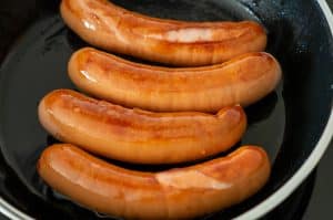 Wurst in Pfanne anbraten