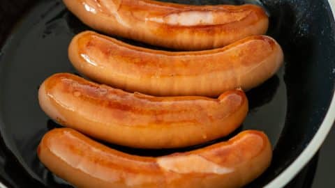 Wurst in Pfanne anbraten