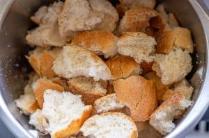 Brötchen im Thermomix zerkleinern