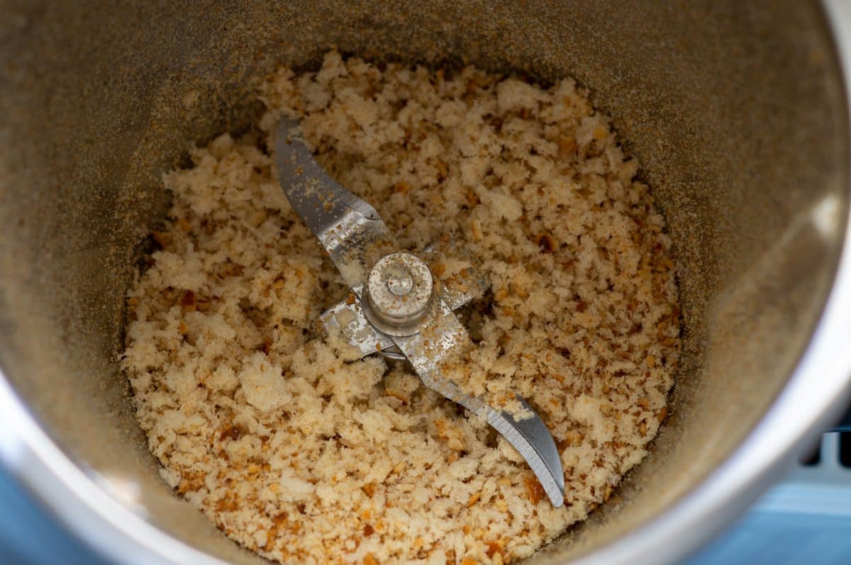 Königsberger Klopse Thermomix: Drei Ebenen, ein Topf 3 Brötchen zerkleinern im Thermomix