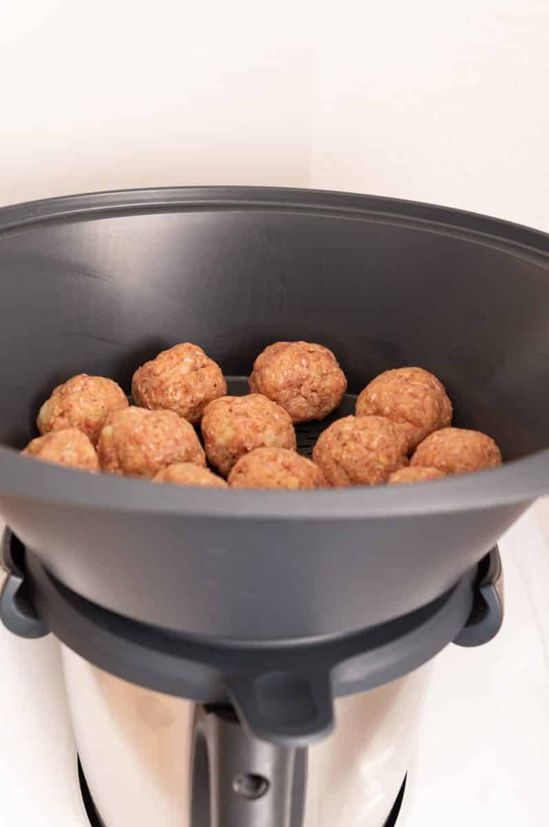 Königsberger Klopse Thermomix: Drei Ebenen, ein Topf 6 Hackbällchen im Varoma dämpfen