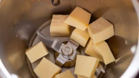 Hartkäse im Thermomix zerkleinern