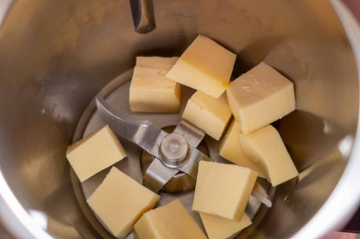 Bärlauch-Brötchen aus dem Thermomix® 5 hartkaese im thermomix zerkleinern