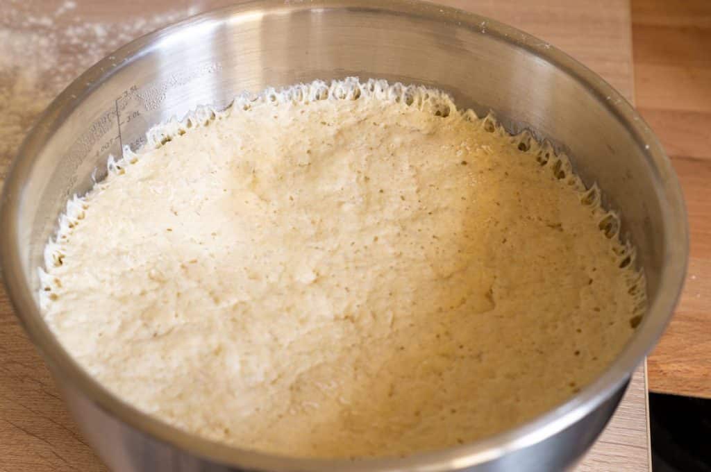Kräuter-Faltenbrot Thermomix®: aufrecht in der Form 5 hefeteig gehen lassen