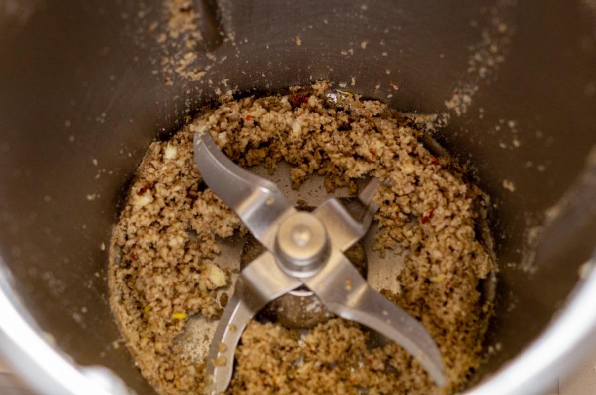 Tomatenpesto Thermomix®: Pesto Rosso, 10 Min, 250 g 8 knoblauch chili pinienkerne reiben 1