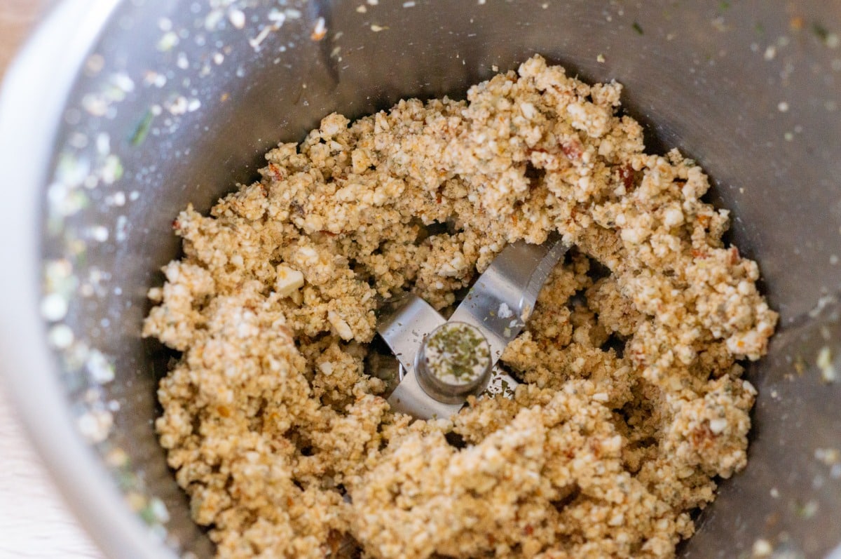 Mediterraner Käseaufstrich Thermomix®: 15 Min, 3 Käsesorten 6 mediterraner kaeseaufstrich zutaten zerkleinert