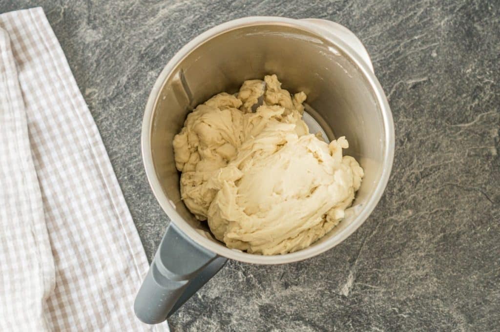 Pizza-Röllchen Thermomix®: dünn rollen, dreimal belegen 9 pizzateig aus dem thermomix geknetet