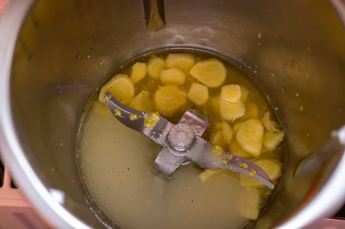 Ingwer-Sirup Thermomix: Schärfe nur in Scheiben 3 Zitrone und Ingwer im Mixtopf