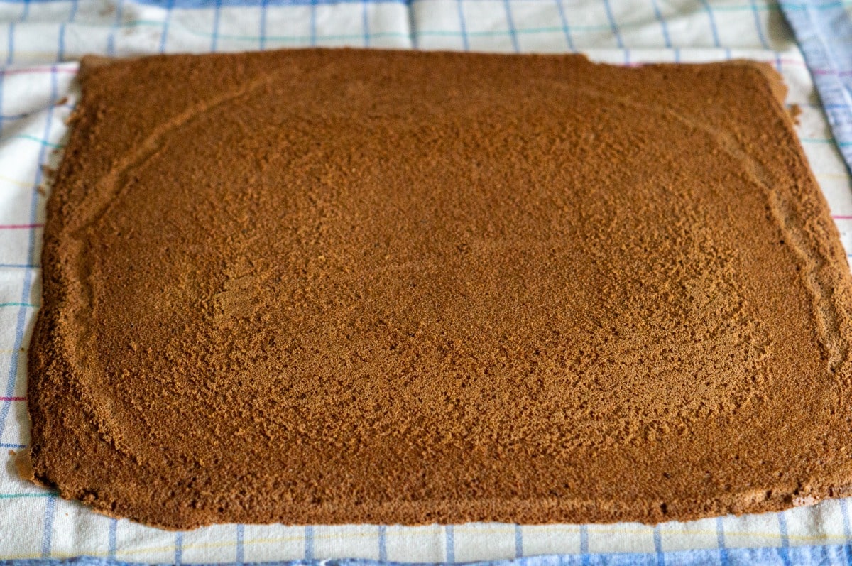 Oreo-Rolle Thermomix: warm rollen verhindert Risse 4 Biskuittplatte auf Geschirrtuch stürzen
