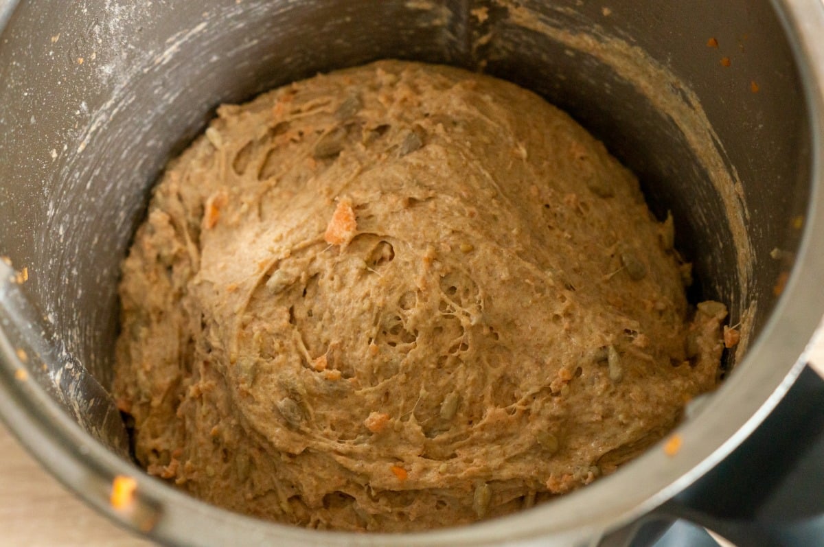 Dinkel-Möhren-Brot Thermomix®: 16 Scheiben, 130 Min 8 dinkel moehren brot teig