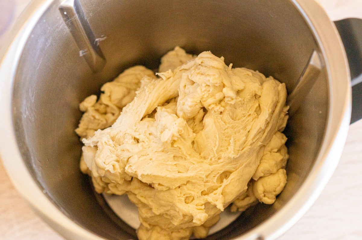 Laugenbrötchen aus dem Thermomix® 4 Hefeteig geknetet