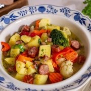 Gemüseeintopf mit Kartoffeln und Würstchen aus dem Thermomix®