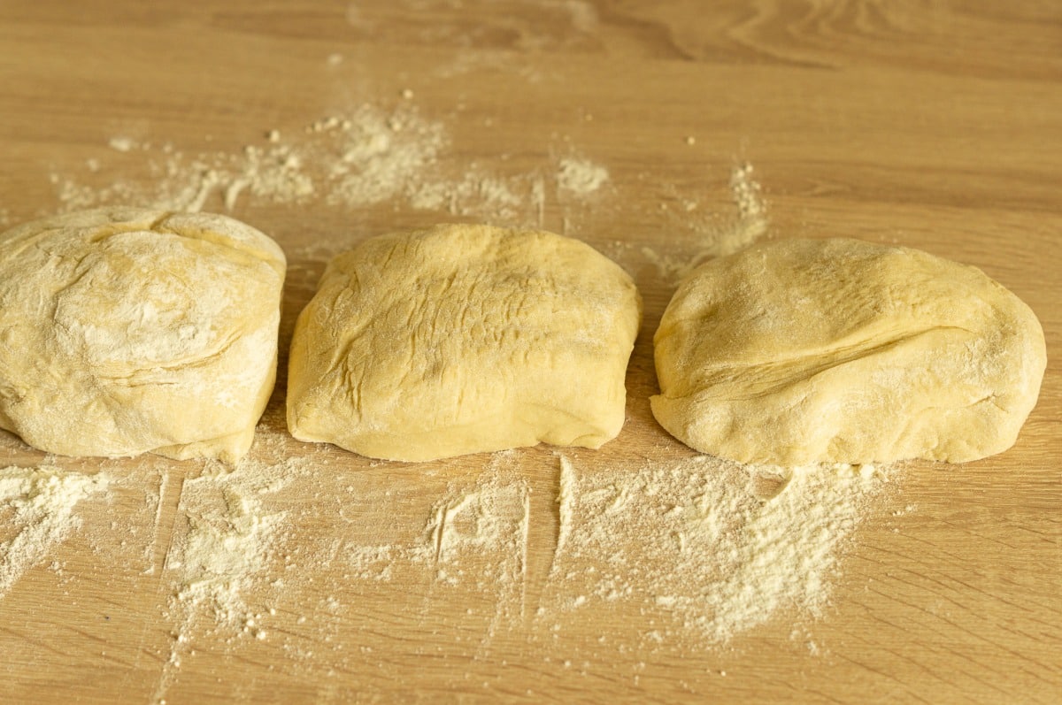 Ciabatta Thermomix: nasser Teig für Luftlöcher 4 Hefeteig aufteilen