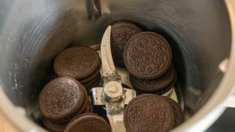 Oreo Kekse im Thermomix zerkleinern