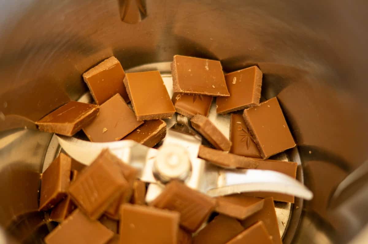 Schokoladenmousse Thermomix®: 4 Portionen, 10 Min, ohne Eier 4 schokolade im mixtopf zerkleinern