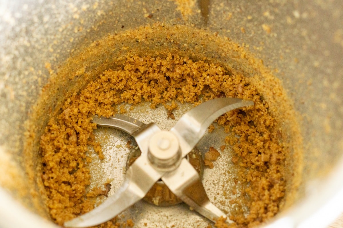 Der gesunde Dattel-Schoko-Aufstrich (Datella) aus dem Thermomix® 5 walnuesse mahlen